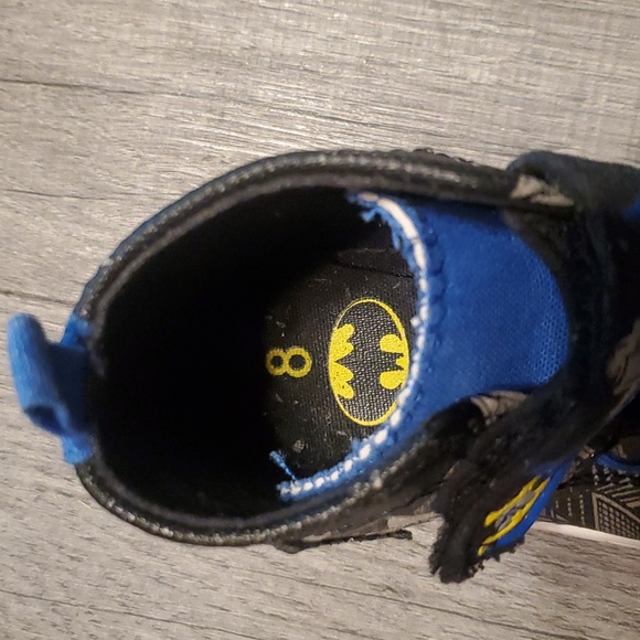 Kids Batman size 8 high top sneakers - Picture 7 of 8